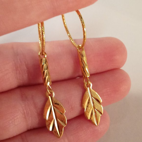 18K Yellow Gold Filled Carved Leaf Circle Hoop Dangle Earrings Women's Gift - Picture 1 of 3